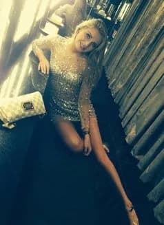 Amber Cherry's avatar