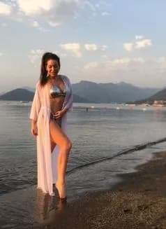 Lucy Cherry's avatar