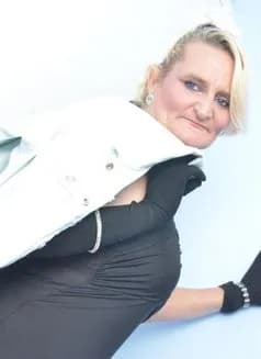 Queen Alison's avatar