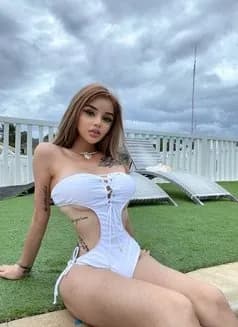 Rhian's avatar