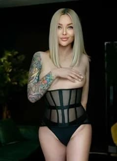 Elvira's avatar