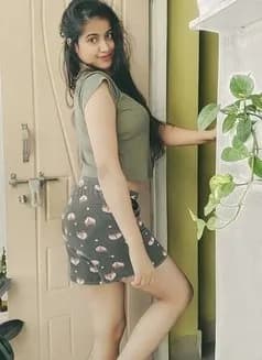 Riya Roy's avatar