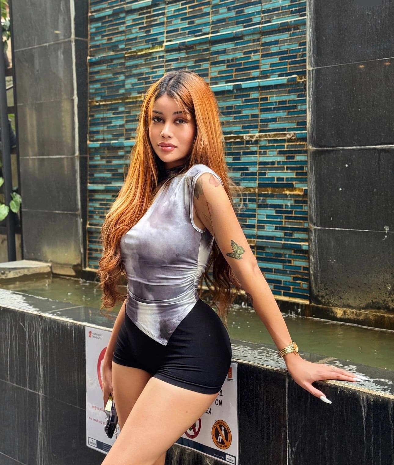 Farah Top Model Book Now's avatar